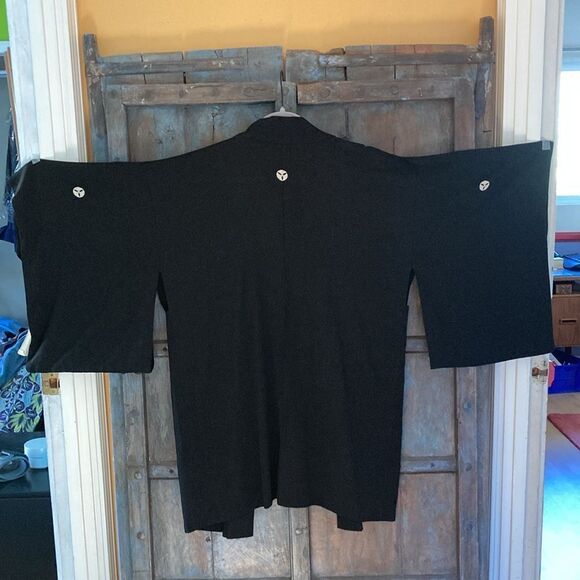 Japanese Style Black Kimono with Interior Tie One Size Sand Dollar Logo - Picture 9 of 11